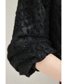 ふんわり纏う黒花レースプルオーバートップス
