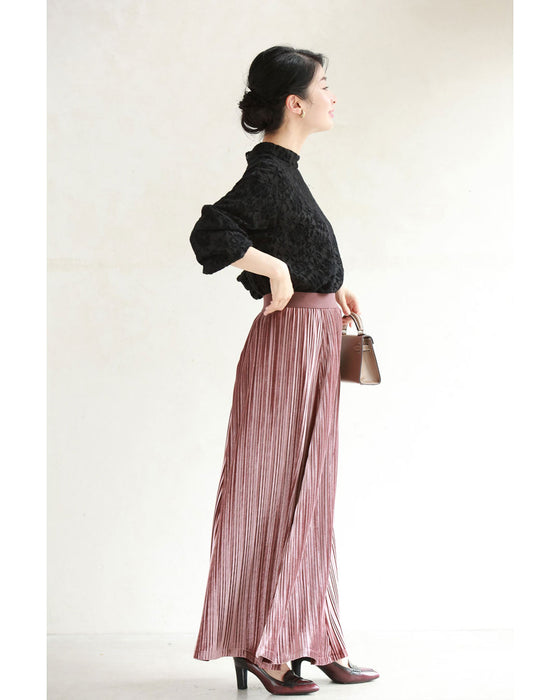 ふんわり纏う黒花レースプルオーバートップス