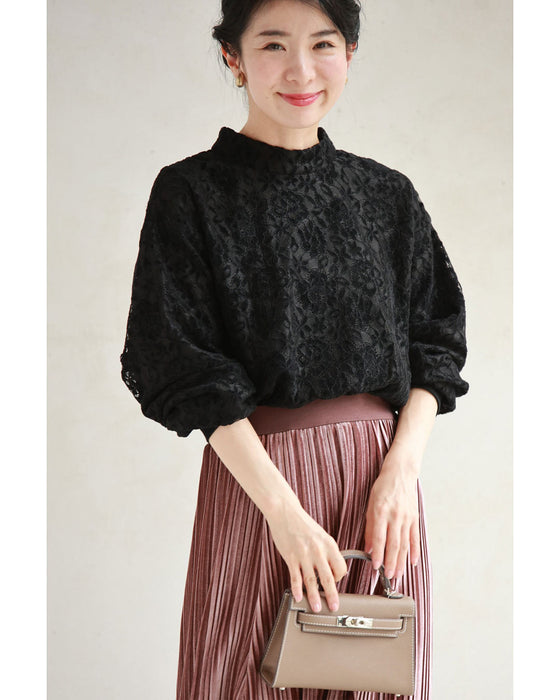 ふんわり纏う黒花レースプルオーバートップス