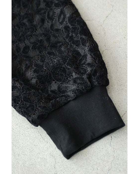 ふんわり纏う黒花レースプルオーバートップス
