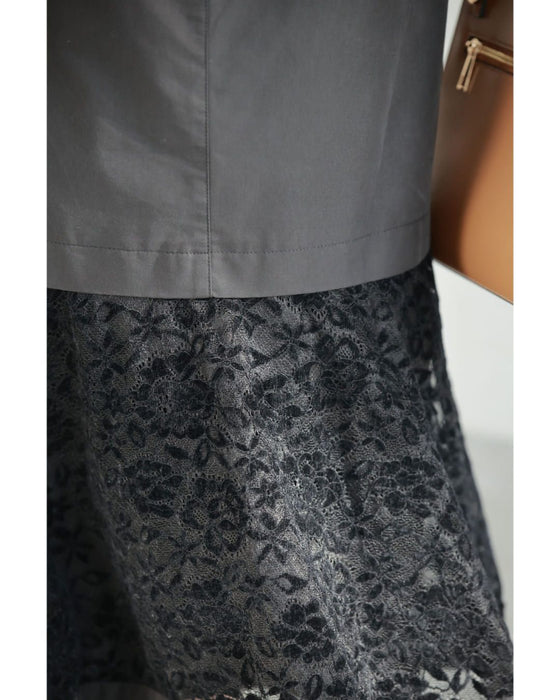 Mermaid-line long skirt with flared lace