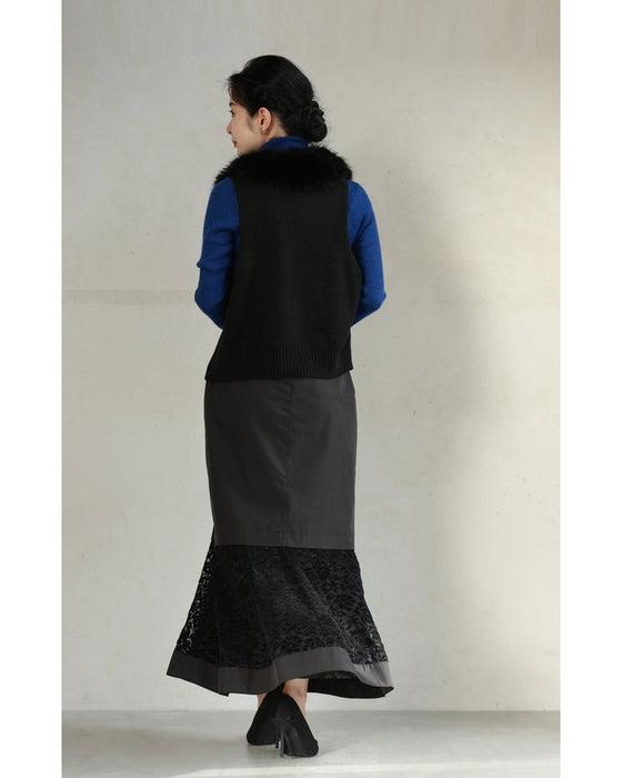 Mermaid-line long skirt with flared lace