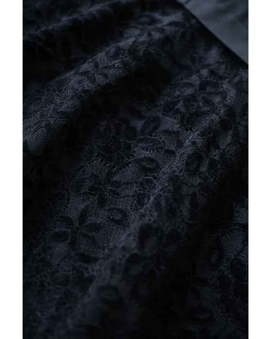 Mermaid-line long skirt with flared lace