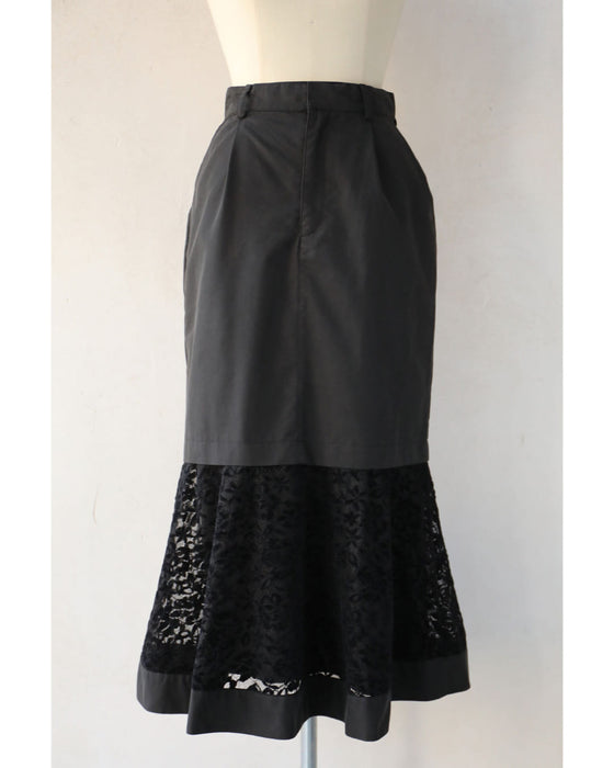 Mermaid-line long skirt with flared lace