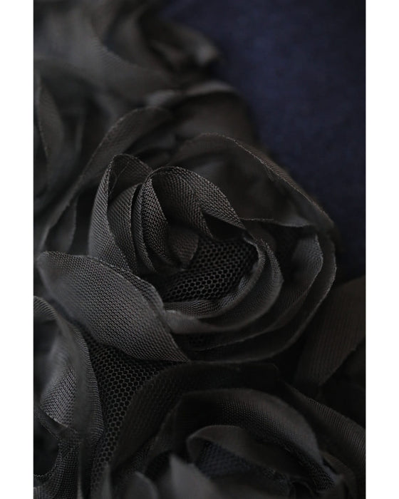 裾で広がる黒薔薇のデニム調ミディアムスカート