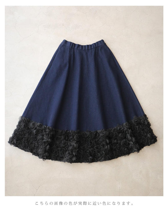 裾で広がる黒薔薇のデニム調ミディアムスカート