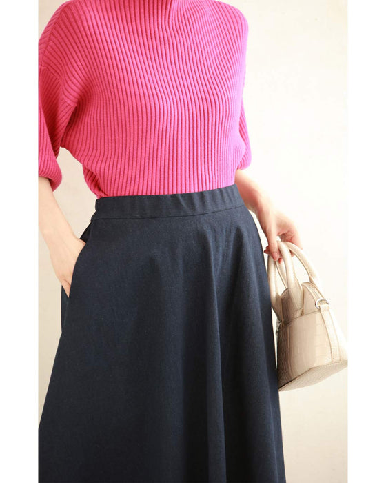 裾で広がる黒薔薇のデニム調ミディアムスカート