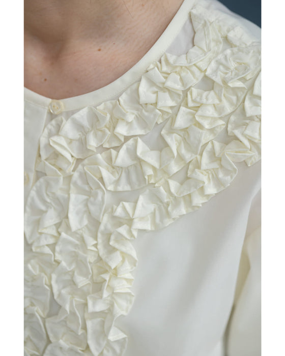 流れるホイップクリームフリルのブラウストップス