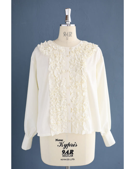 流れるホイップクリームフリルのブラウストップス