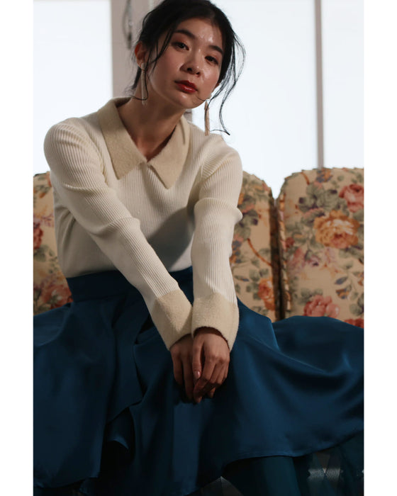 A fluffy knit top with finely sparkling sequins and fluffy collar and sleeves