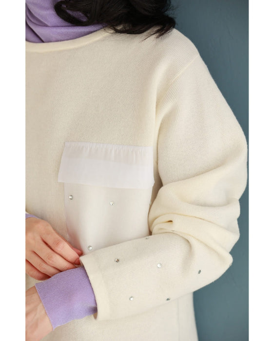 袖に輝くビジューとシアーポケットのニットプルオーバートップス