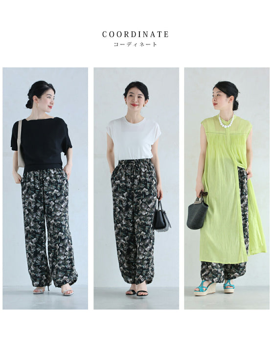 裾が絞れる2way。リラクシーな滲み花パンツ