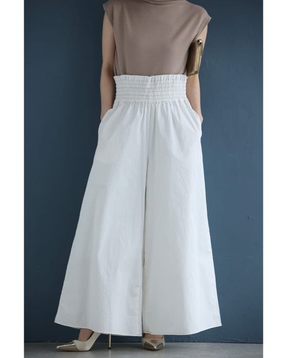 よく伸びるシャーリングウエストのワイドパンツ