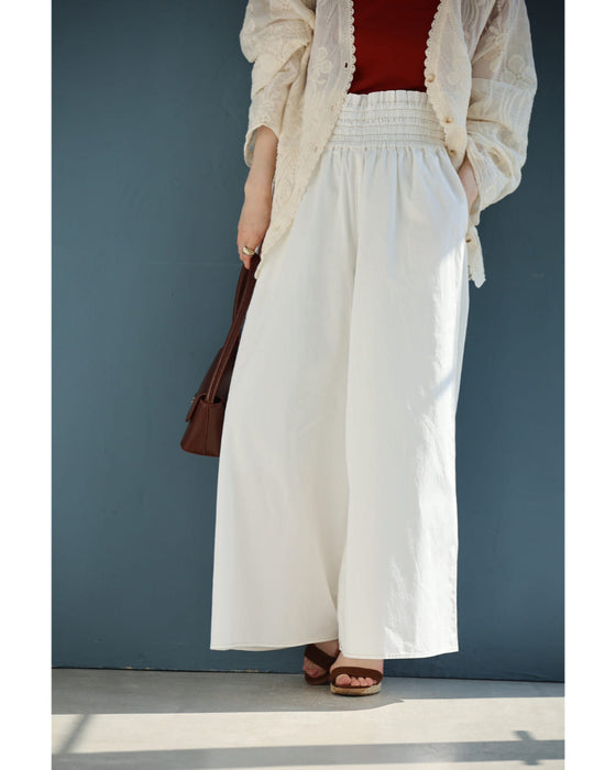 よく伸びるシャーリングウエストのワイドパンツ