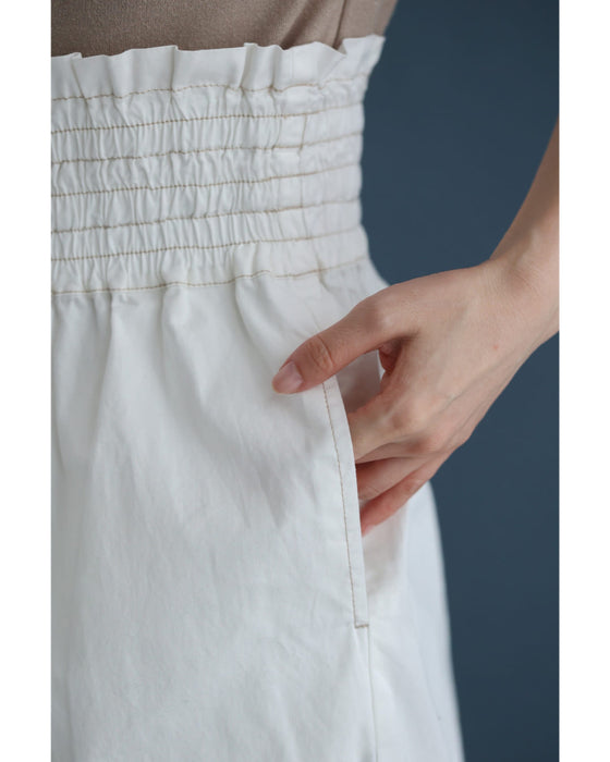 よく伸びるシャーリングウエストのワイドパンツ