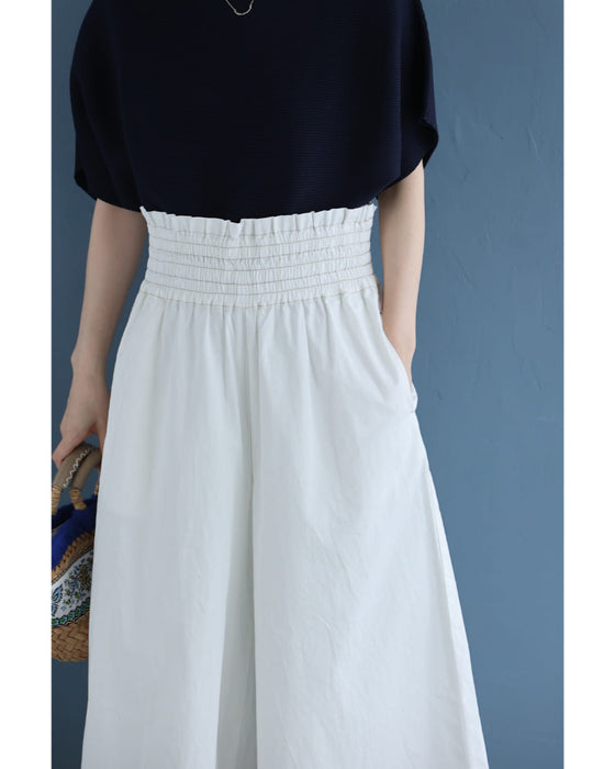 よく伸びるシャーリングウエストのワイドパンツ