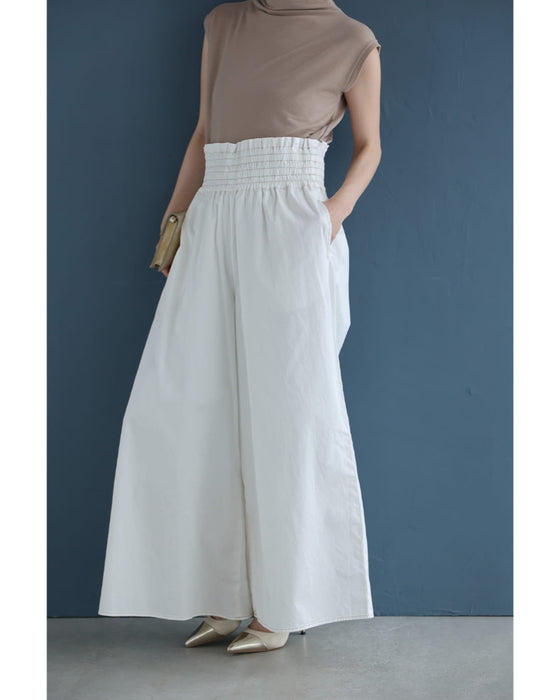 よく伸びるシャーリングウエストのワイドパンツ