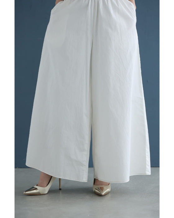 よく伸びるシャーリングウエストのワイドパンツ