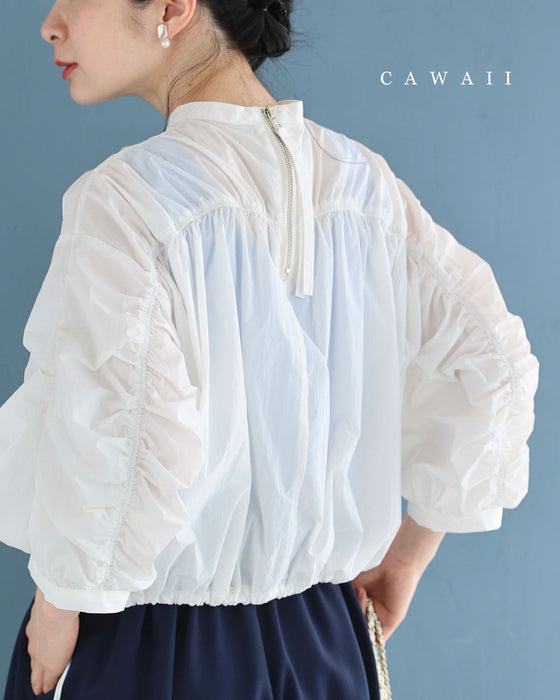 シャカシャカ素材の軽量短丈プルオーバートップス