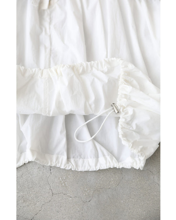 シャカシャカ素材の軽量短丈プルオーバートップス