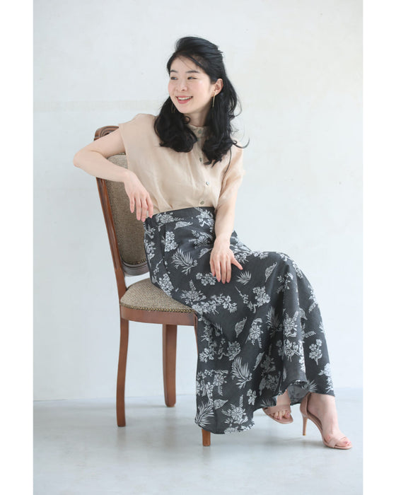 一面に咲き広がる花刺繍ロングスカート