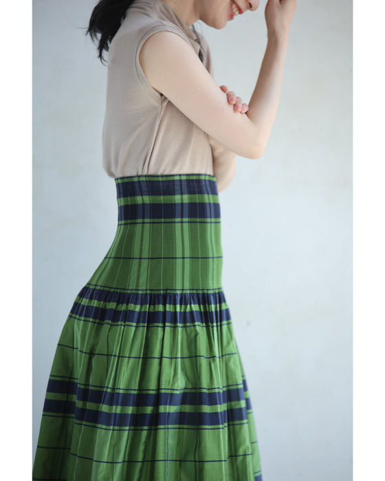 印象変わるチェックとストライプのリバーシブルミディアムスカート