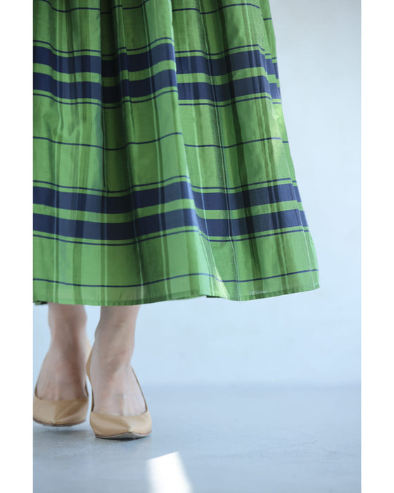 印象変わるチェックとストライプのリバーシブルミディアムスカート