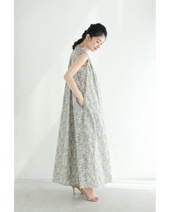 首元タックの淡いボタニカル柄ロングワンピース