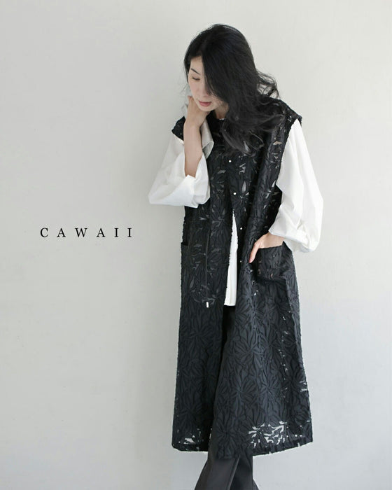 花模様が浮かび上がるシアーロングジレベスト