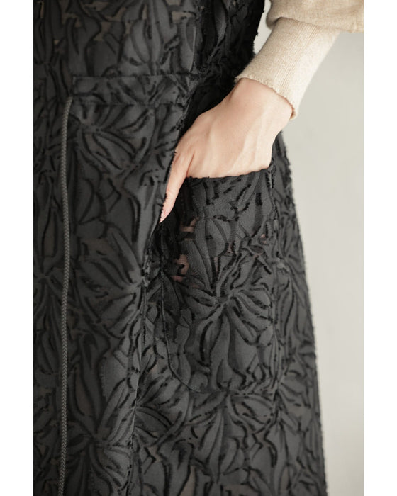 花模様が浮かび上がるシアーロングジレベスト