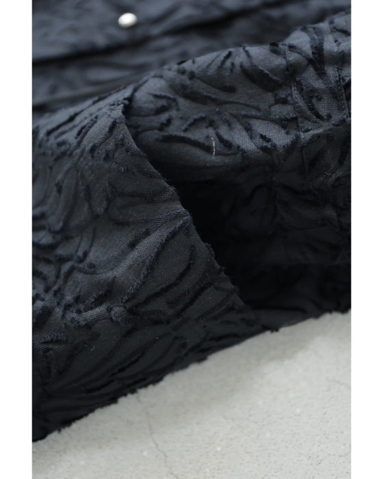 花模様が浮かび上がるシアーロングジレベスト