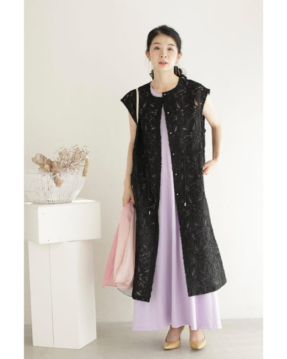 花模様が浮かび上がるシアーロングジレベスト
