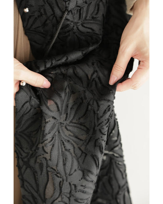 花模様が浮かび上がるシアーロングジレベスト