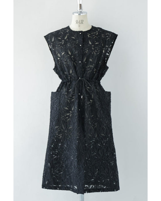 花模様が浮かび上がるシアーロングジレベスト