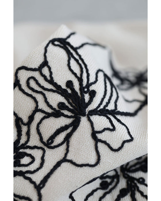 繋がり合う花刺繍のドルマンニットカットソートップス