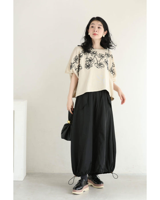 繋がり合う花刺繍のドルマンニットカットソートップス