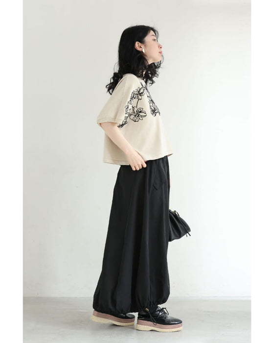 繋がり合う花刺繍のドルマンニットカットソートップス