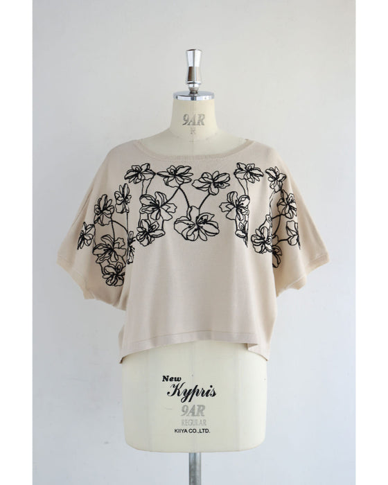 繋がり合う花刺繍のドルマンニットカットソートップス