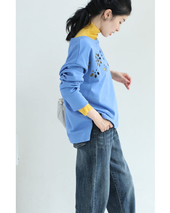 連なるパンチングフラワーのプルオーバートップス