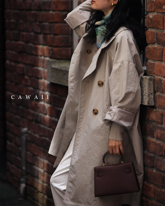 定番デザインの軽やかライトコート