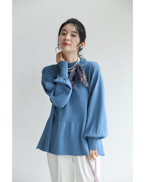 なだらかなペプラムラインのニットプルオーバートップス