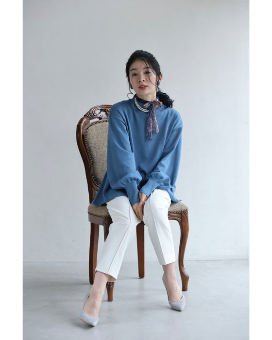 なだらかなペプラムラインのニットプルオーバートップス