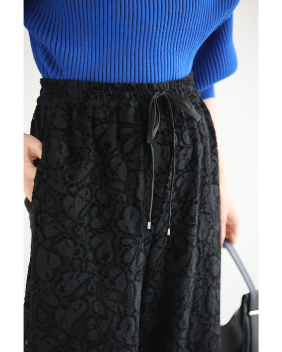 フロッキー加工の柄浮き立つレースワイドパンツ
