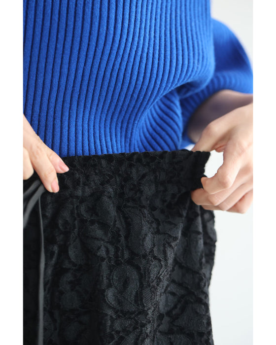 フロッキー加工の柄浮き立つレースワイドパンツ