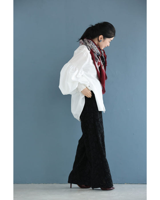 フロッキー加工の柄浮き立つレースワイドパンツ