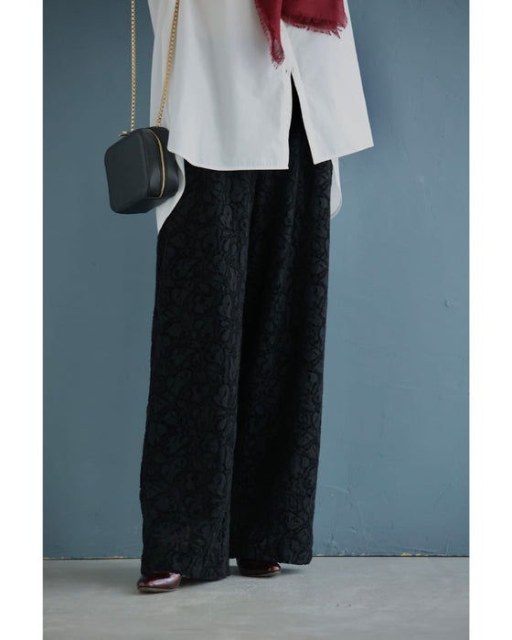 フロッキー加工の柄浮き立つレースワイドパンツ
