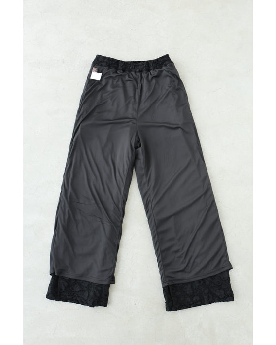 フロッキー加工の柄浮き立つレースワイドパンツ