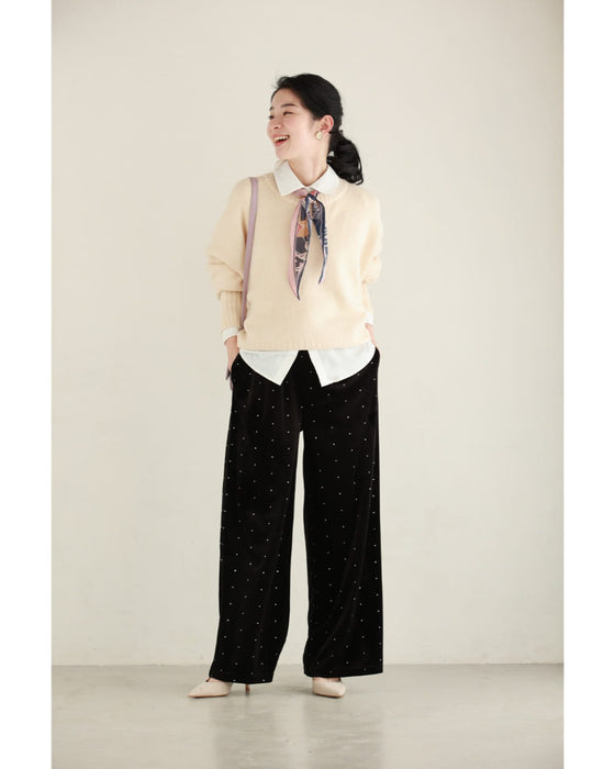 ささやかな煌めき放つドット柄ベロアパンツ