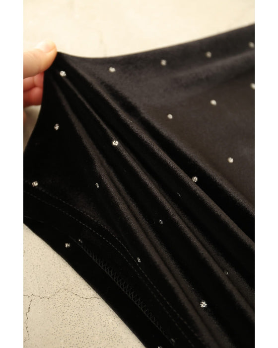 ささやかな煌めき放つドット柄ベロアパンツ