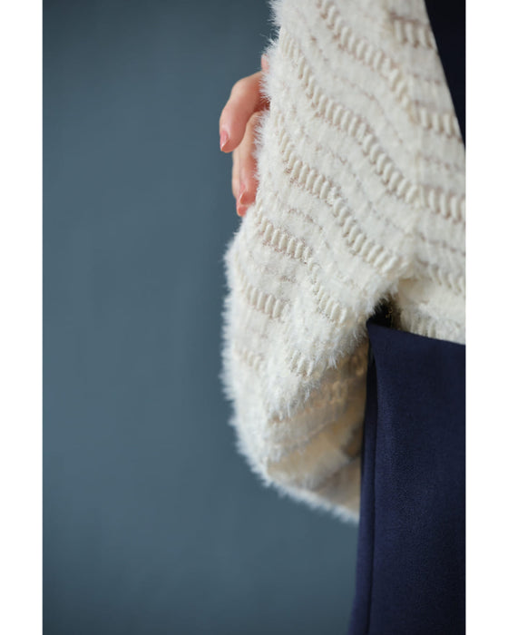 波うつラインの起毛レースインナートップス